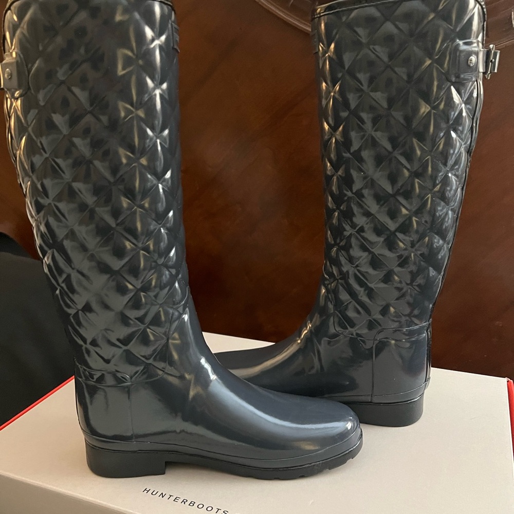 Hunter women's Refined Tall Quilted Gloss Rain Boot, 10 Dark Slate